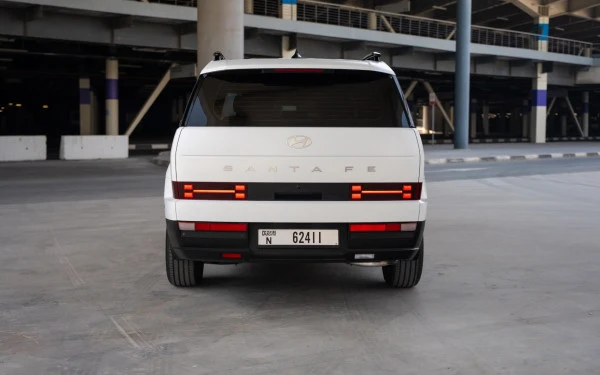 White Hyundai Santa Fe Photo 3