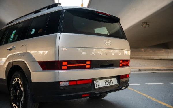 Silver Hyundai Santa Fe Photo 11
