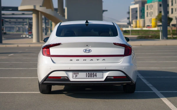 White Hyundai Sonata Photo 4