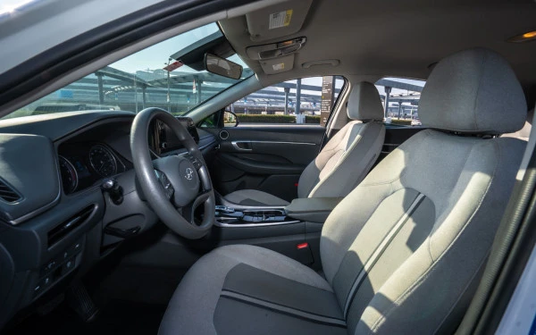 White Hyundai Sonata Photo 6