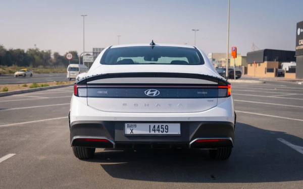 White Hyundai Sonata Photo 4
