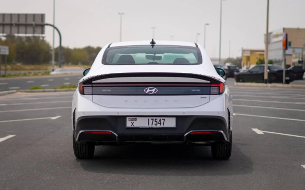 White Hyundai Sonata Photo 5