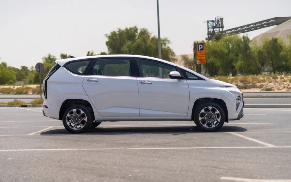 Белый Hyundai Stargazer Photo 2