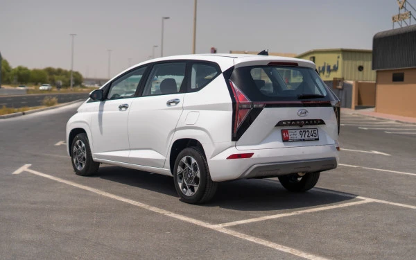 Белый Hyundai Stargazer Photo 5