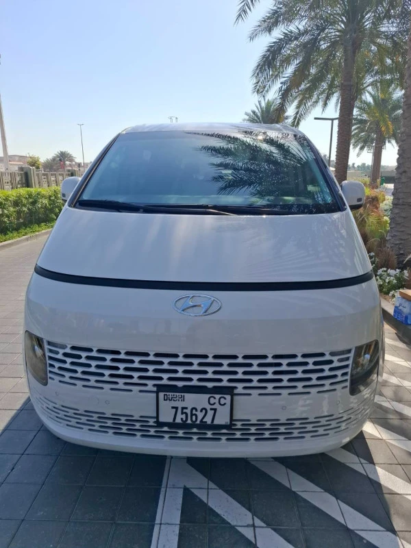 White Hyundai Staria 11S Photo 9