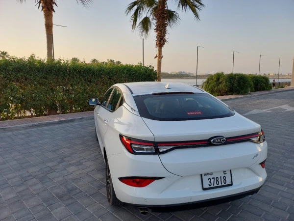 White JAC J7 Photo 3