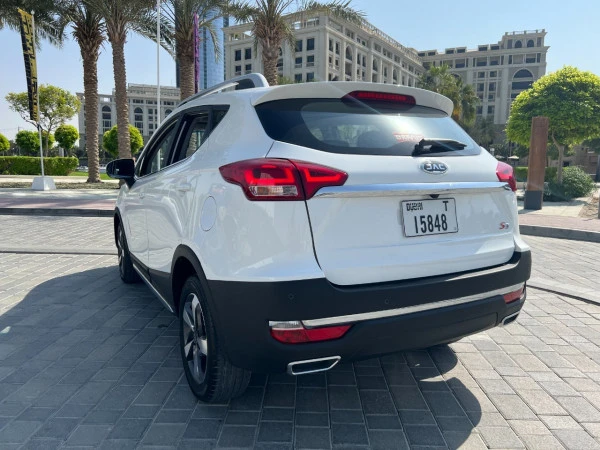 White JAC S3 Photo 3