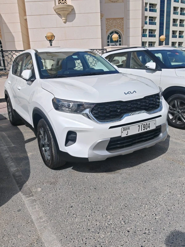 White KIA Sonet Photo 5