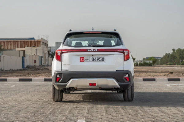 White KIA Seltos Photo 3
