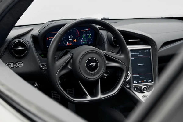 Серый McLaren 720 S Photo 8
