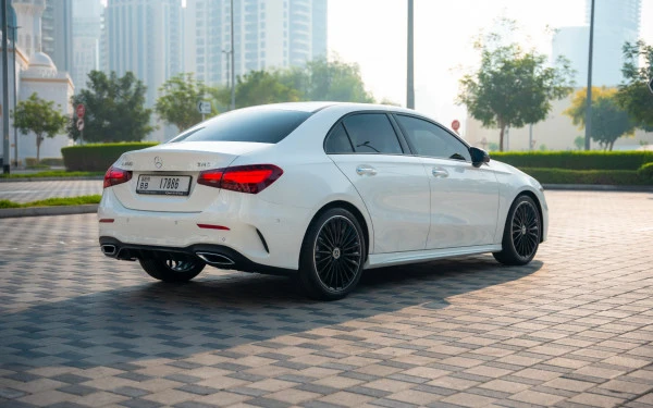 White Mercedes A200 Photo 4