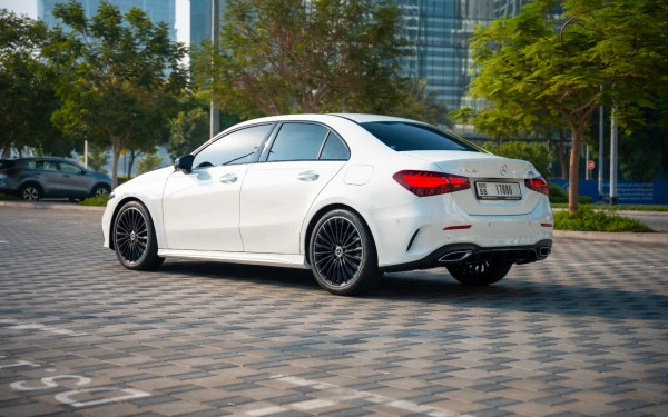 White Mercedes A200 Photo 5