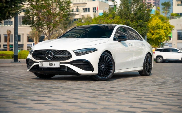 White Mercedes A200 Photo 6