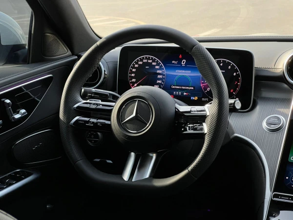 White Mercedes C 220 Photo 3