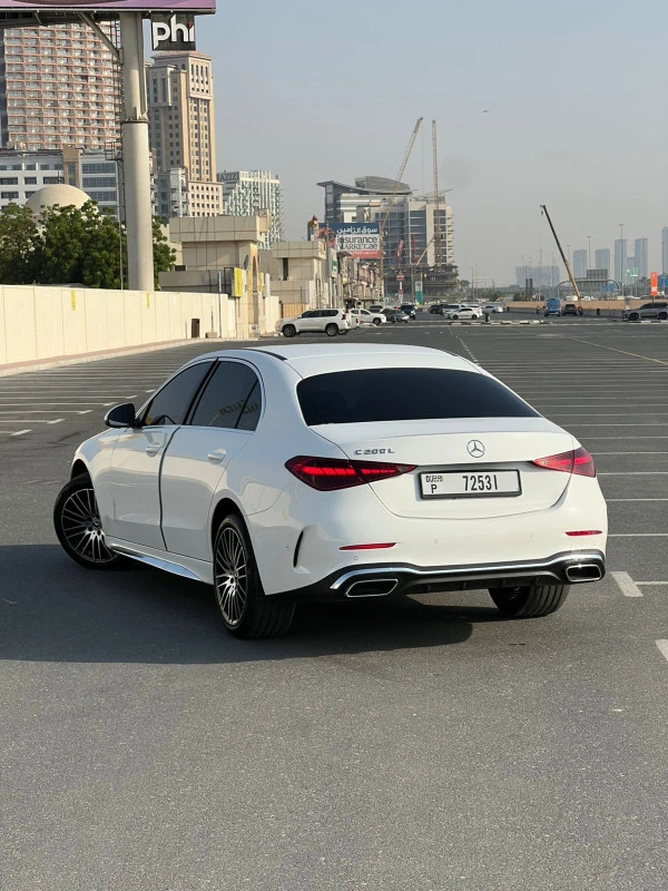 White Mercedes C 220 Photo 5