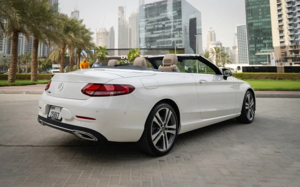 White Mercedes C300 cabrio Photo 2