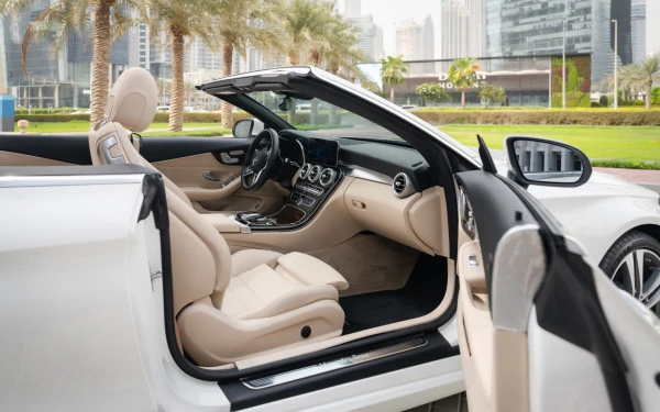 White Mercedes C300 cabrio Photo 3