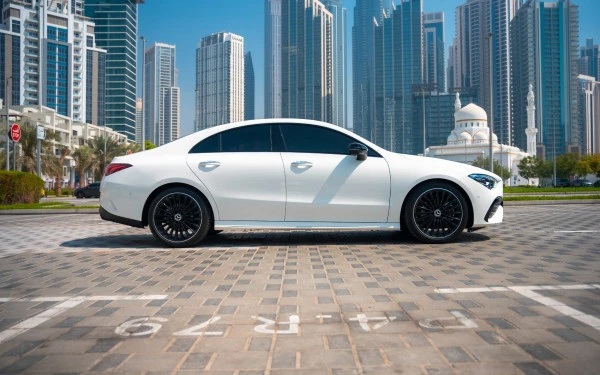 White Mercedes CLA200 Photo 3