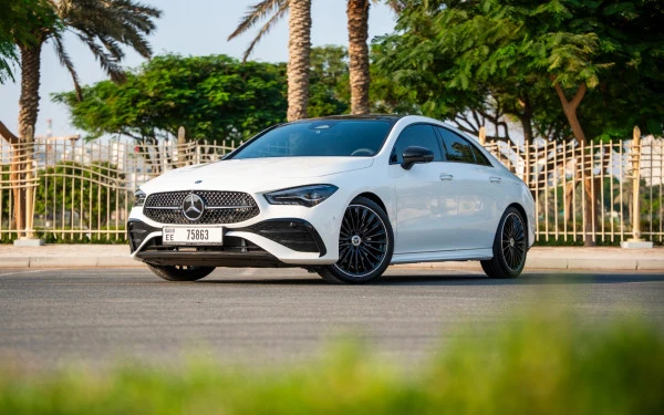 White Mercedes CLA200 Photo 5