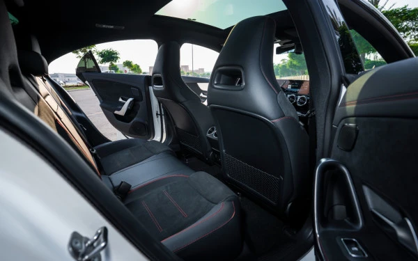White Mercedes CLA200 Photo 17