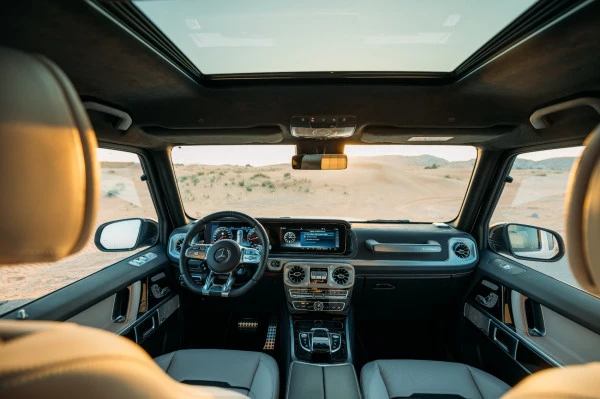 White Mercedes G63 AMG Photo 7