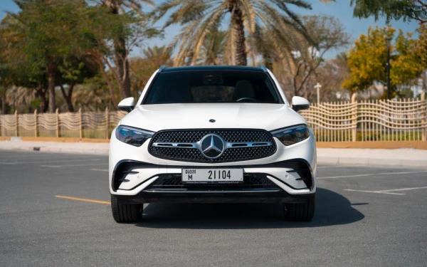Белый Mercedes GLC 200 SUV Photo 2