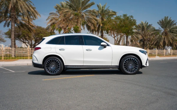 Белый Mercedes GLC 200 SUV Photo 3