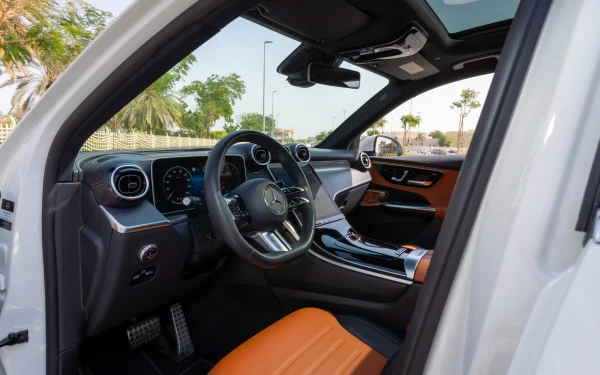 Белый Mercedes GLC 200 SUV Photo 6