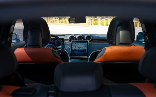 Белый Mercedes GLC 200 SUV Photo 10