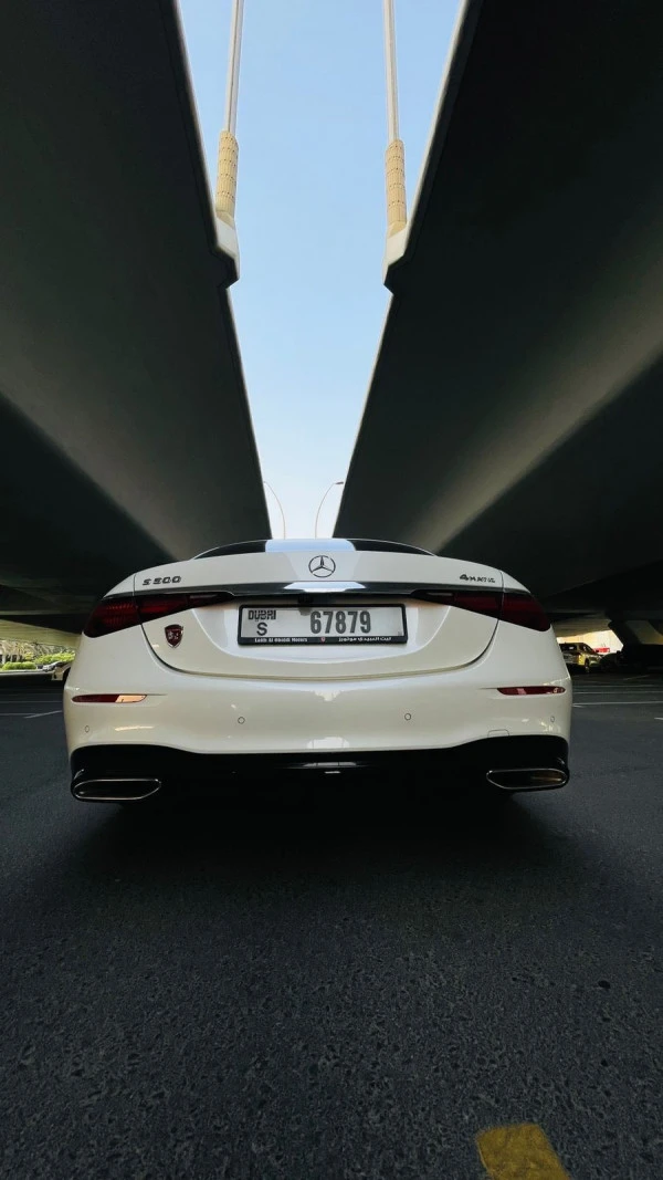 White Mercedes S500 New Shape Photo 5