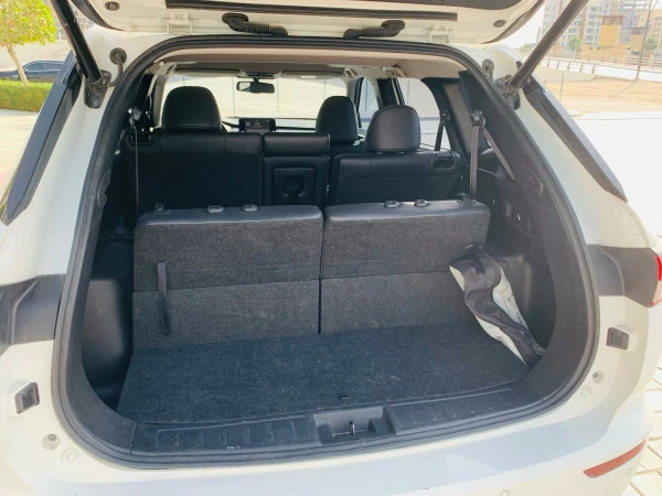 White Mitsubishi Outlander Photo 8