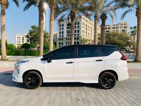 White Mitsubishi Xpander Photo 10