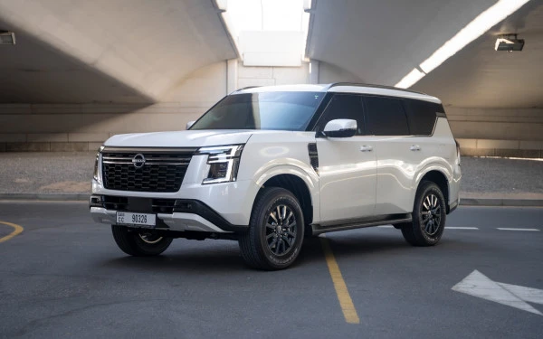 White Nissan Patrol SE Photo 2