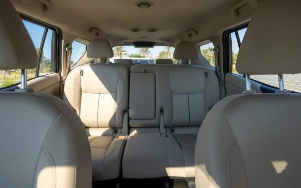 White Nissan Xterra Photo 8