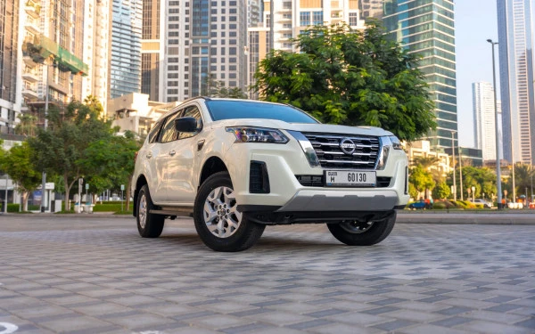 White Nissan Xterra Photo 4