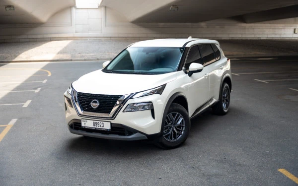 White Nissan X-Trail Photo 5