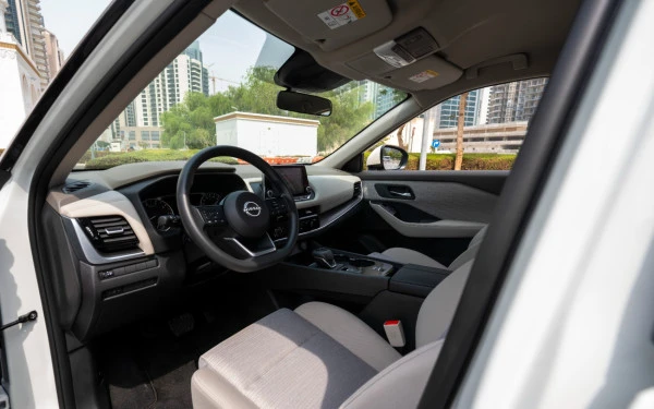White Nissan X-Trail Photo 10