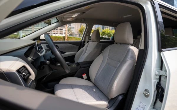 White Nissan X-Trail Photo 11