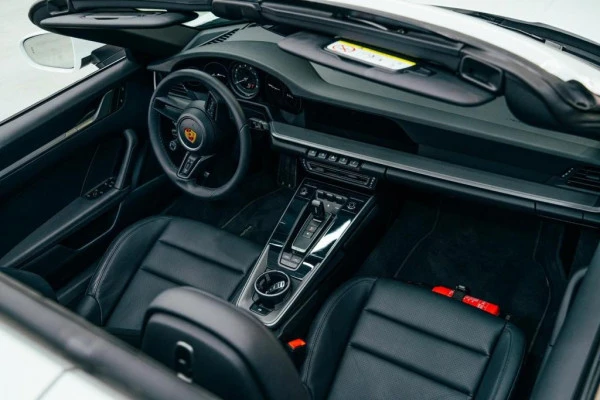 White Porsche 911 Targa Photo 3