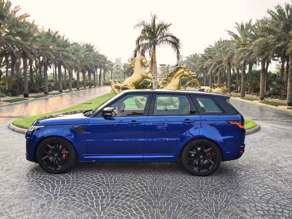 Синий Range Rover Sport SVR Photo 2