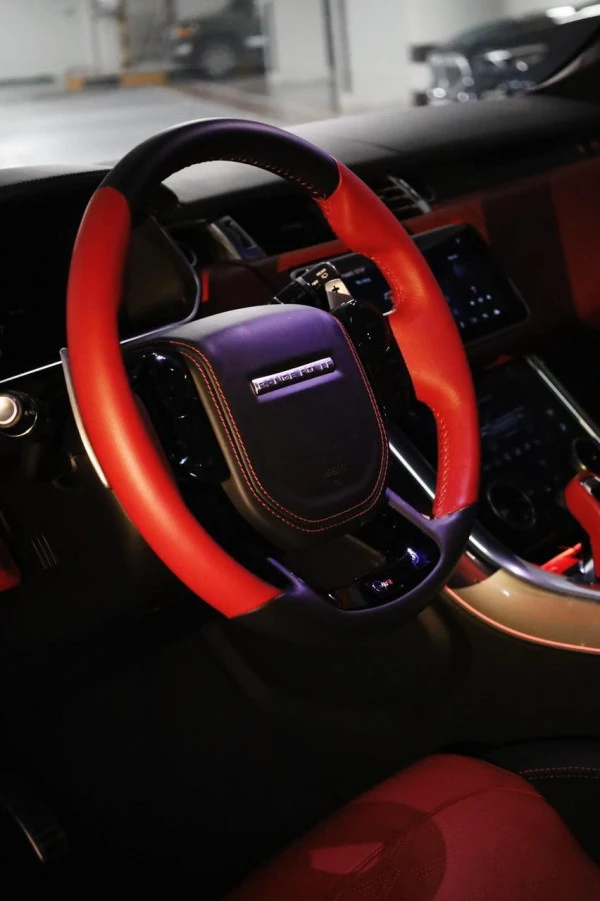 Белый Range Rover Sport SVR Photo 2