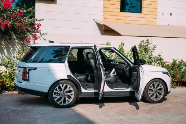 Белый Range Rover Vogue Photo 4