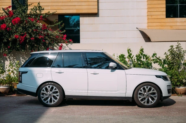 Белый Range Rover Vogue Photo 5