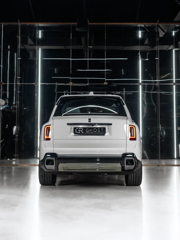Белый Rolls Royce Cullinan Photo 4