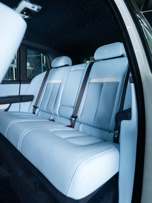 Белый Rolls Royce Cullinan Photo 6