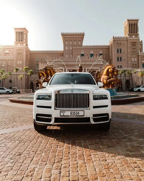 Белый Rolls Royce Cullinan Photo 6