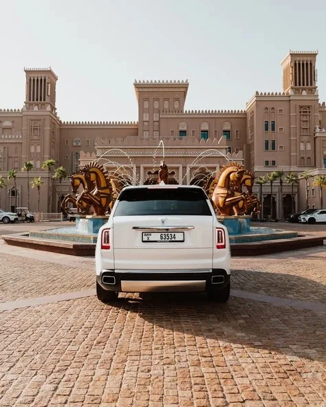 Белый Rolls Royce Cullinan Photo 7