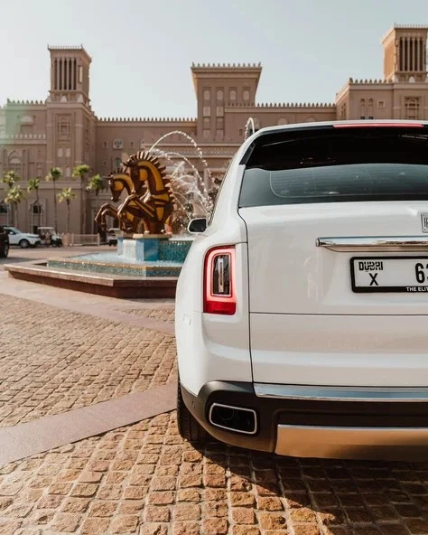 Белый Rolls Royce Cullinan Photo 8
