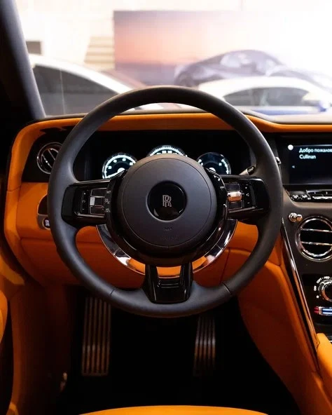 Белый Rolls Royce Cullinan Photo 12