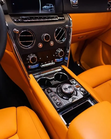 Белый Rolls Royce Cullinan Photo 13